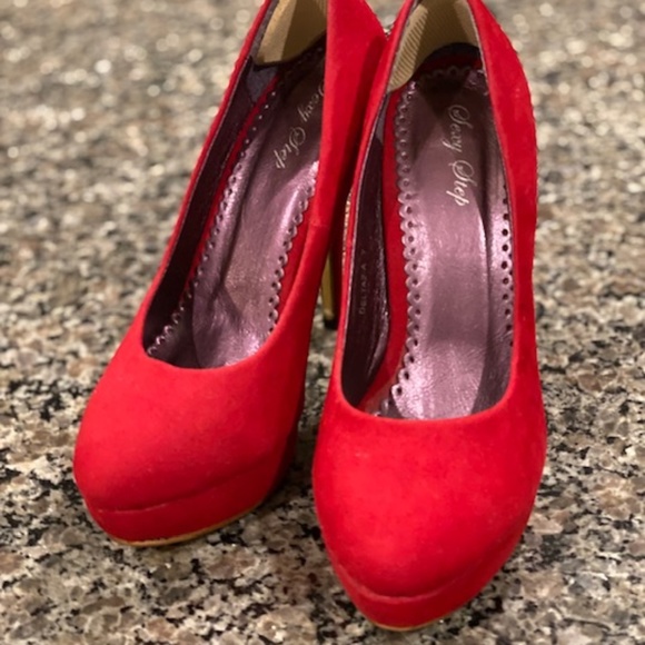 Red Platform Pumps - Picture 2 of 3